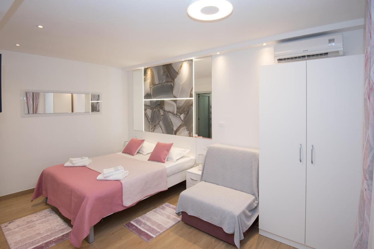 Luxury Studio Apartment Honeymoon Split Exterior photo